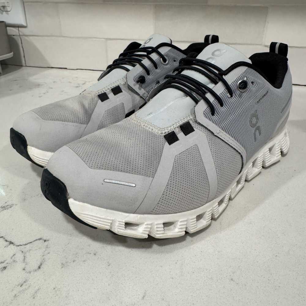 On Cloud Grey and Black Shoes size 7.5 - Picture 8 of 10